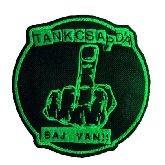 BAJ VAN!! felvarró - zöld