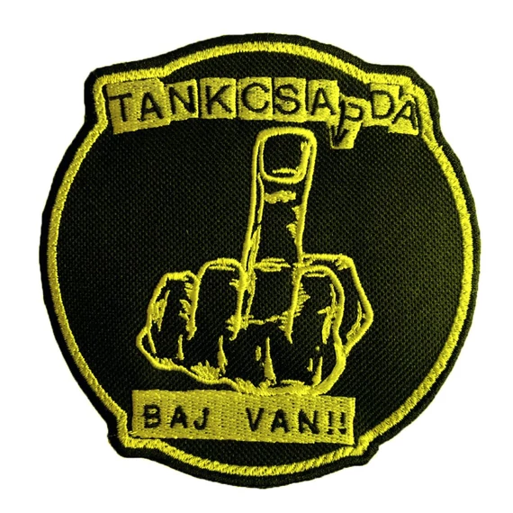 BAJ VAN!! felvarró - sárga